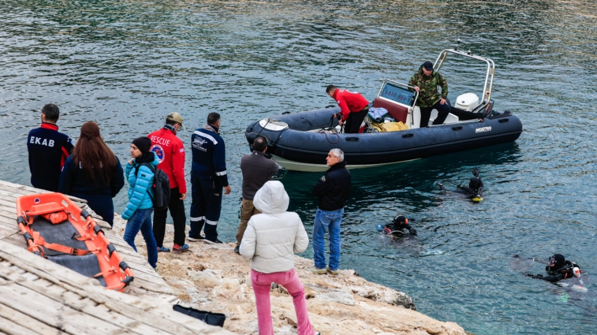 &Pi;&eta;&gamma;ά&delta;&iota; &tau;&omicron;&upsilon; &Delta;&iota;&alpha;&beta;ό&lambda;&omicron;&upsilon;: &Tau;&alpha; &tau;&rho;ί&alpha; &sigma;&epsilon;&nu;ά&rho;&iota;&alpha; &gamma;&iota;&alpha; &tau;&eta;&nu; &tau;&rho;&alpha;&gamma;&omega;&delta;ί&alpha; &mu;&epsilon; &tau;&omicron;&nu; 34&chi;&rho;&omicron;&nu;&omicron; &delta;ύ&tau;&eta; &sigma;&tau;&eta; &Beta;&omicron;&upsilon;&lambda;&iota;&alpha;&gamma;&mu;έ&nu;&eta;