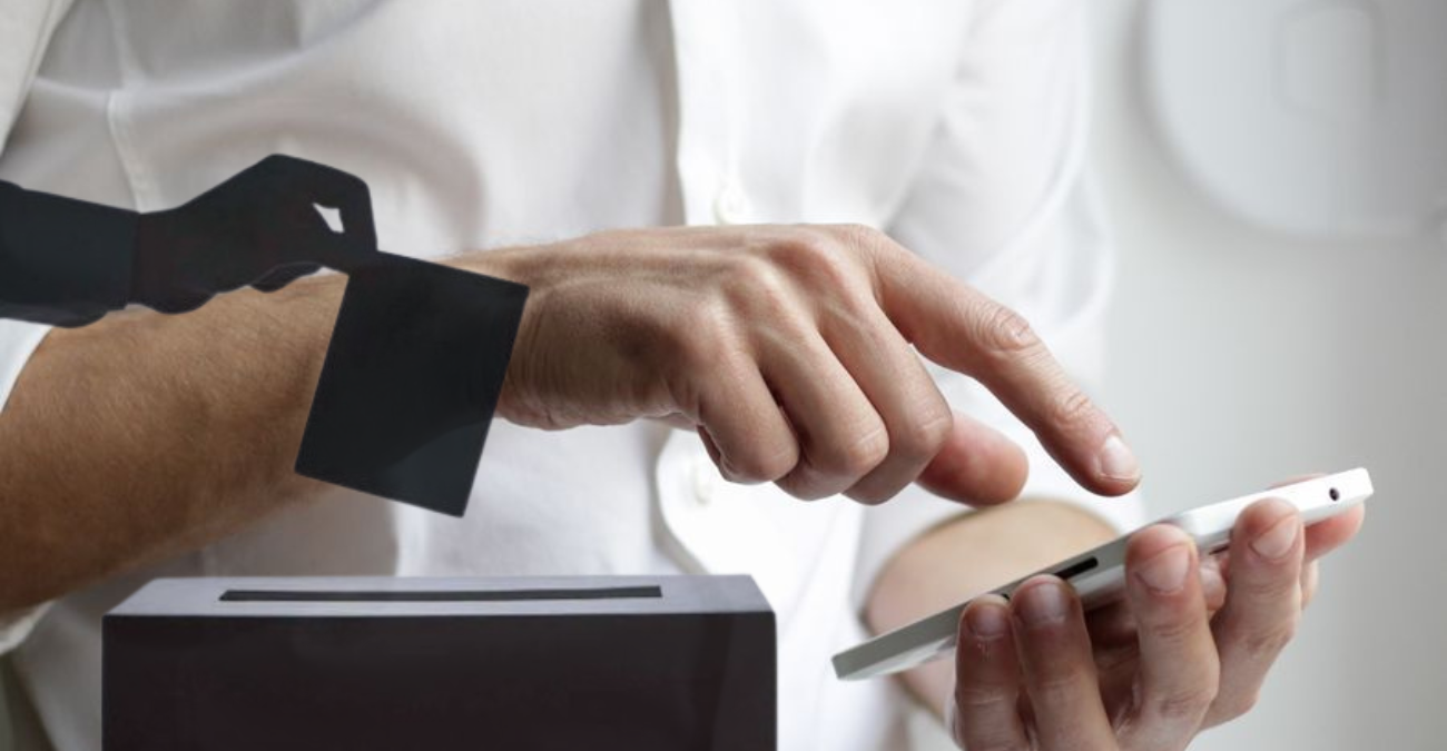 &Pi;ά&sigma;&chi;&alpha; &kappa;&alpha;&iota;&hellip; SMS &alpha;&pi;ό &upsilon;&pi;&omicron;&psi;&eta;&phi;ί&omicron;&upsilon;&sigmaf;; &Pi;ό&tau;&epsilon; &epsilon;ί&nu;&alpha;&iota; &pi;&alpha;&rho;&alpha;&beta;ί&alpha;&sigma;&eta; &pi;&rho;&omicron;&sigma;&omega;&pi;&iota;&kappa;ώ&nu; &delta;&epsilon;&delta;&omicron;&mu;έ&nu;&omega;&nu;