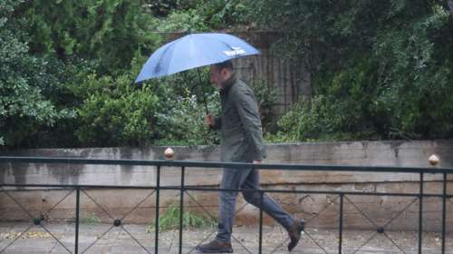 Χαλάει ο καιρός: Πού και πότε θα «χτυπήσουν» καταιγίδες μέσα στην Μεγάλη εβδομάδα