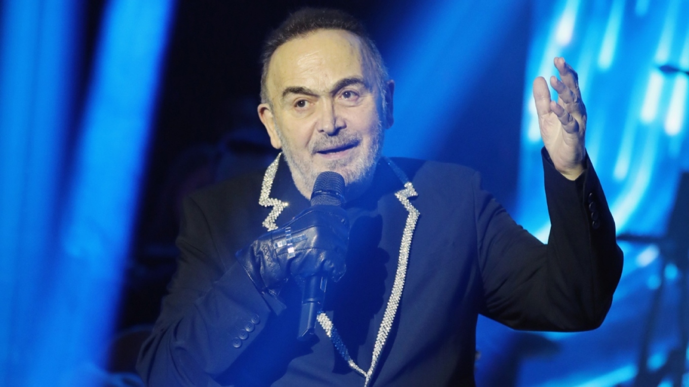 &Sigma;&tau;&alpha;&mu;ά&tau;&eta;&sigmaf; &Gamma;&omicron;&nu;ί&delta;&eta;&sigmaf;: &Pi;&alpha;&iota;&delta;ί &pi;&omicron;&upsilon; ή&tau;&alpha;&nu; &gamma;&iota;&alpha; &mu;ή&nu;&epsilon;&sigmaf; &sigma;&epsilon; &kappa;ώ&mu;&alpha;, &sigma;&eta;&kappa;ώ&theta;&eta;&kappa;&epsilon; &pi;ά&nu;&omega;, &alpha;&phi;&omicron;ύ &tau;&omicron;&upsilon; &epsilon;ί&pi;&alpha; έ&nu;&alpha; &tau;&rho;&alpha;&gamma;&omicron;ύ&delta;&iota; &mu;&omicron;&upsilon;