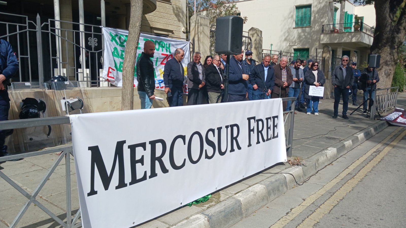 &Delta;&iota;&alpha;&mu;&alpha;&rho;&tau;&upsilon;&rho;ή&theta;&eta;&kappa;&alpha;&nu; &kappa;&alpha;&tau;ά &tau;&eta;&sigmaf; &sigma;&upsilon;&mu;&phi;&omega;&nu;ί&alpha;&sigmaf; &Epsilon;&Epsilon;-Mercosur &sigma;&tau;&eta; &Lambda;&epsilon;&upsilon;&kappa;&omega;&sigma;ί&alpha; - &Pi;&alpha;&rho;έ&delta;&omega;&sigma;&alpha;&nu; &psi;ή&phi;&iota;&sigma;&mu;&alpha; &gamma;&iota;&alpha; &tau;&eta; &Phi;&omicron;&nu; &nu;&tau;&epsilon;&rho; &Lambda;ά&iota;&epsilon;&nu;