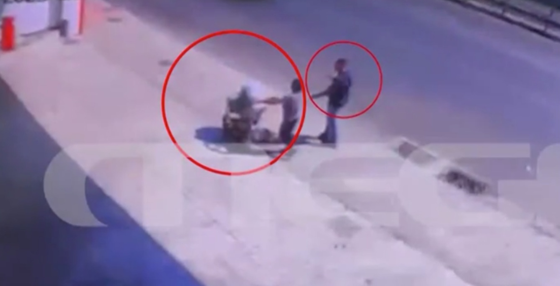 17χρονος άρπαξε μωρά Ρομά από Καμίνια και Ομόνοια γιατί «δεν τα προσέχουν» 17χρονος άρπαξε μωρά Ρομά από Καμίνια και Ομόνοια γιατί «δεν τα προσέχουν»