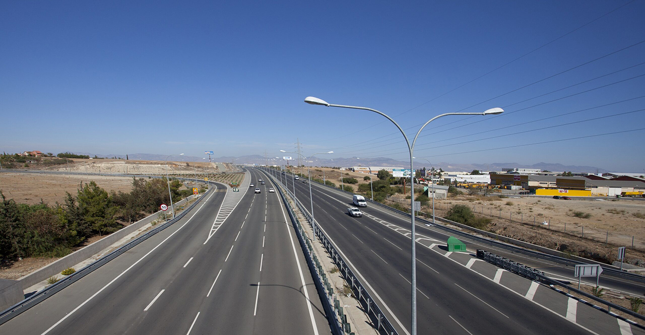 Σοκαριστικό βίντεο: Ανέπτυξε ταχύτητα, προσπέρασε όχημα και τελικά… συγκρούστηκε