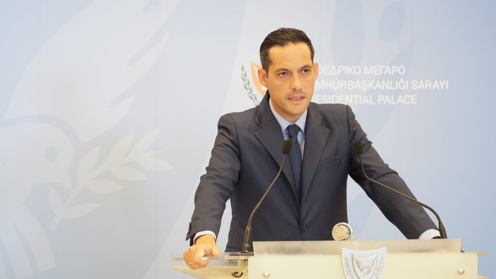 &Lambda;&epsilon;&tau;&upsilon;&mu;&pi;&iota;ώ&tau;&eta;&sigmaf;: &laquo;&Eta; &pi;&rho;ό&sigma;&kappa;&lambda;&eta;&sigma;&eta; &Tau;&rho;&alpha;&mu;&pi; &delta;&epsilon;&nu; &sigma;&upsilon;&nu;&epsilon;&pi;ά&gamma;&epsilon;&tau;&alpha;&iota; &omicron;&iota;&kappa;&omicron;&nu;&omicron;&mu;&iota;&kappa;έ&sigmaf; &upsilon;&pi;&omicron;&chi;&rho;&epsilon;ώ&sigma;&epsilon;&iota;&sigmaf; &gamma;&iota;&alpha; &Kappa;ύ&pi;&rho;&omicron;&raquo;