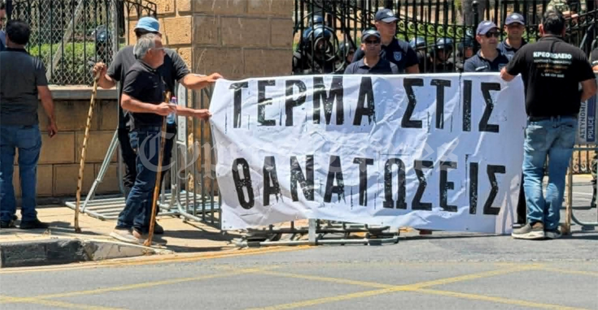 &Zeta;&eta;&tau;&omicron;ύ&sigma;&alpha;&nu; &tau;&omicron;&nu; &Chi;&rho;&iota;&sigma;&tau;&omicron;&delta;&omicron;&upsilon;&lambda;ί&delta;&eta;, &sigma;&upsilon;&nu;&alpha;&nu;&tau;&omicron;ύ&nu; &tau;&eta;&nu; &Pi;&iota;&kappa;ή: &Omicron;&iota; &kappa;&tau;&eta;&nu;&omicron;&tau;&rho;ό&phi;&omicron;&iota; &pi;έ&rho;&alpha;&sigma;&alpha;&nu; &tau;&eta;&nu; &pi;ό&rho;&tau;&alpha; &sigma;&tau;&omicron; &Pi;&rho;&omicron;&epsilon;&delta;&rho;&iota;&kappa;ό