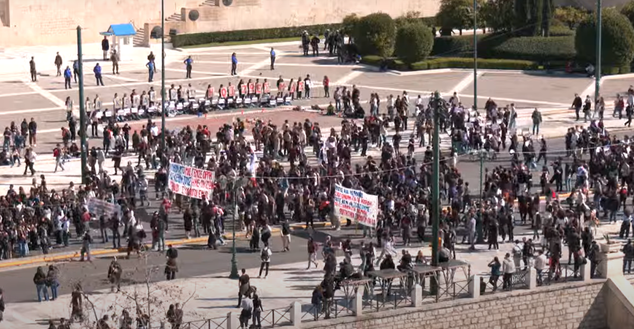 Live εικόνα – Τέμπη: Σε εξέλιξη νέα συγκέντρωση και πορεία διαμαρτυρίας στο κέντρο της Αθήνας Live εικόνα – Τέμπη: Σε εξέλιξη νέα συγκέντρωση και πορεία διαμαρτυρίας στο κέντρο της Αθήνας