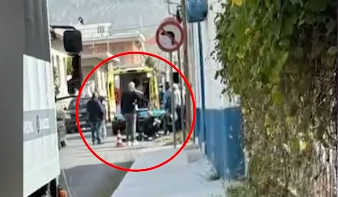 &Delta;ί&nu;&epsilon;&iota; &mu;ά&chi;&eta; &gamma;&iota;&alpha; &tau;&eta; &zeta;&omega;ή &omicron; 12&chi;&rho;&omicron;&nu;&omicron;&sigmaf; &mu;&epsilon;&tau;ά &tau;&omicron; &pi;&omicron;&lambda;ύ&omega;&rho;&omicron; &chi;&epsilon;&iota;&rho;&omicron;&upsilon;&rho;&gamma;&epsilon;ί&omicron; &ndash; &Pi;ώ&sigmaf; &sigma;&upsilon;&nu;έ&beta;&eta; &tau;&omicron; &alpha;&tau;ύ&chi;&eta;&mu;&alpha; &mu;&epsilon; &tau;&omicron; &pi;&alpha;&tau;ί&nu;&iota;