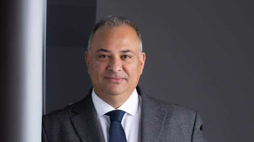 &Mu;&epsilon; &sigma;ύ&nu;&theta;&eta;&mu;&alpha; &laquo;&Mu;&alpha;&zeta;ί &kappa;ά&nu;&omicron;&upsilon;&mu;&epsilon; &tau;&eta; &delta;&iota;&alpha;&phi;&omicron;&rho;ά&raquo;, &omicron; &Mu;&omicron;&rho;&phi;ά&kappa;&eta;&sigmaf; &Sigma;&omicron;&lambda;&omicron;&mu;&omega;&nu;ί&delta;&eta;&sigmaf; &delta;&iota;&epsilon;&kappa;&delta;&iota;&kappa;&epsilon;ί &tau;&eta;&nu; &psi;ή&phi;&omicron; &tau;&omega;&nu; &pi;&omicron;&lambda;&iota;&tau;ώ&nu; &sigma;&tau;&eta; &Lambda;&epsilon;&upsilon;&kappa;&omega;&sigma;ί&alpha;