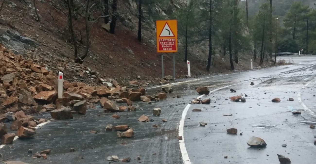 Κατολισθήσεις σε δρόμους στα ορεινά λόγω έντονης βροχόπτωσης – Δείτε σε ποιες περιοχές