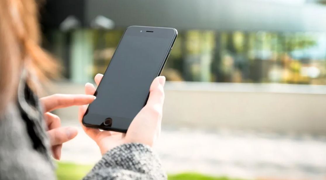 &Pi;&rho;&omicron;&sigma;&omicron;&chi;ή: &Alpha;&nu; &delta;&epsilon;ί&tau;&epsilon; &alpha;&upsilon;&tau;ά &tau;&alpha; &psi;&eta;&phi;ί&alpha; &mu;&eta;&nu; &tau;&omicron; &sigma;&eta;&kappa;ώ&sigma;&epsilon;&tau;&epsilon; - &Eta; &nu;έ&alpha; &tau;&eta;&lambda;&epsilon;&phi;&omega;&nu;&iota;&kappa;ή &alpha;&pi;ά&tau;&eta; &pi;&omicron;&upsilon; έ&chi;&epsilon;&iota; &pi;&alpha;&gamma;&iota;&delta;&epsilon;ύ&sigma;&epsilon;&iota; &pi;&omicron;&lambda;&lambda;&omicron;ύ&sigmaf;