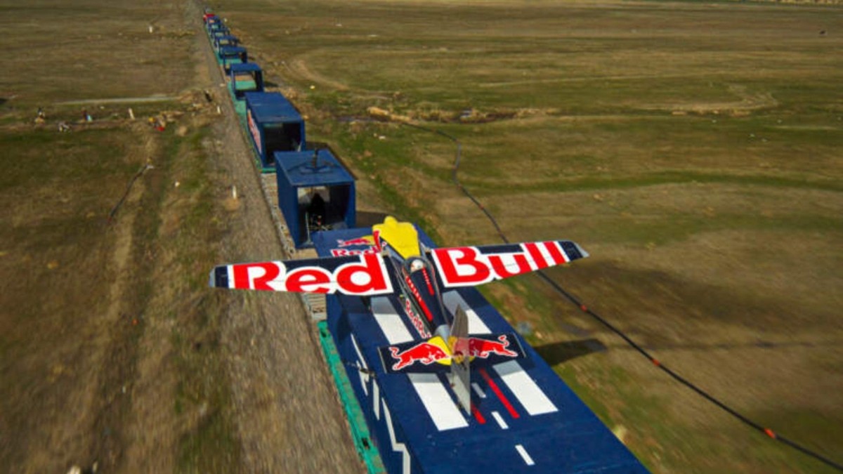 &Iota;&tau;&alpha;&lambda;ό&sigmaf; &pi;&iota;&lambda;ό&tau;&omicron;&sigmaf; &pi;&rho;&omicron;&sigma;&gamma;&epsilon;ί&omega;&sigma;&epsilon; &alpha;&epsilon;&rho;&omicron;&pi;&lambda;ά&nu;&omicron; &sigma;&epsilon; &kappa;&iota;&nu;&omicron;ύ&mu;&epsilon;&nu;&omicron;, &mu;&epsilon; 120 &chi;&lambda;&mu;/ώ&rho;&alpha;, &tau;&rho;έ&nu;&omicron; &kappa;&alpha;&iota; έ&gamma;&rho;&alpha;&psi;&epsilon; &iota;&sigma;&tau;&omicron;&rho;ί&alpha; - &Delta;&epsilon;ί&tau;&epsilon; &beta;ί&nu;&tau;&epsilon;&omicron;