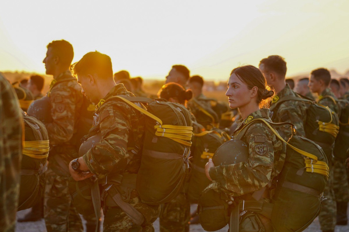 Αλλάζουν οι ένοπλες δυνάμεις στην Ελλάδα Αλλάζουν οι ένοπλες δυνάμεις στην Ελλάδα