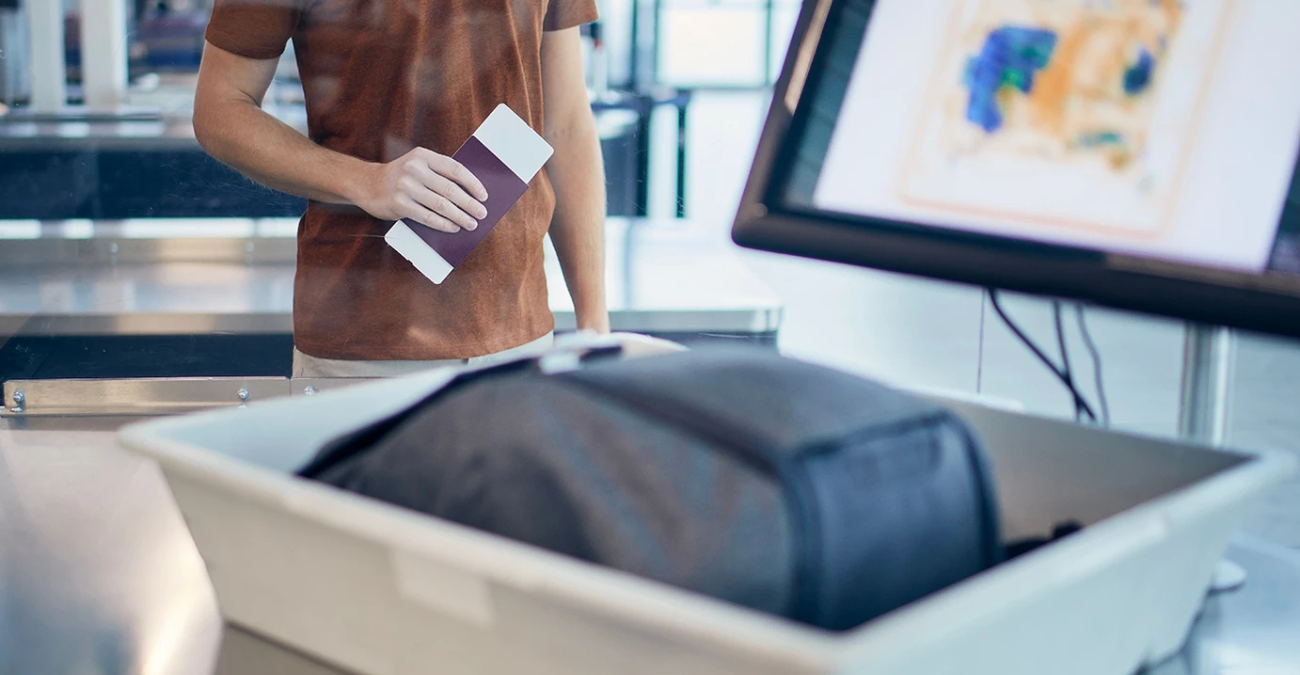 Γιατί σου ζητούν να βγάλεις από την τσάντα το laptop στον έλεγχο των αεροδρομίων
