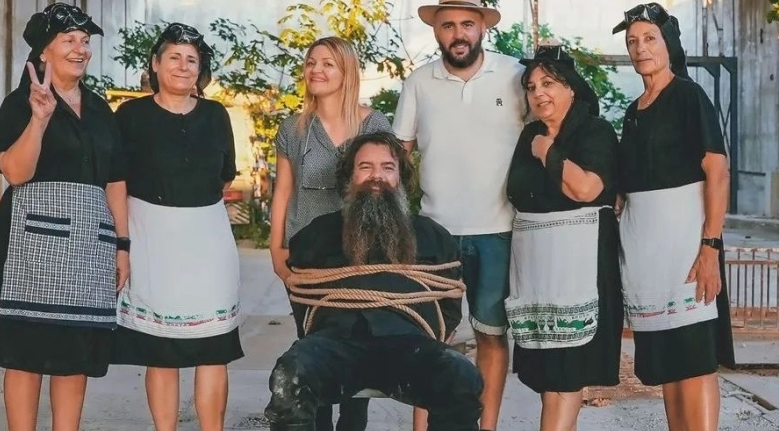 Οι γιαγιάδες της Κρήτης επιστρέφουν: Viral το νέο επεισόδιο του «Καλοκαίρι Στο Νότο» Οι γιαγιάδες της Κρήτης επιστρέφουν: Viral το νέο επεισόδιο του «Καλοκαίρι Στο Νότο»