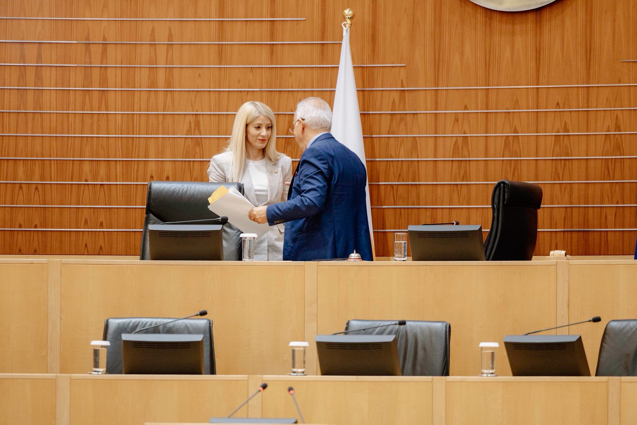 &Sigma;&upsilon;&gamma;&chi;&alpha;&rho;&eta;&tau;ή&rho;&iota;&alpha; &alpha;&pi;ό &pi;&rho;&omicron;&sigma;&omega;&pi;&iota;&kappa;ό&tau;&eta;&tau;&epsilon;&sigmaf; &sigma;&epsilon; &Kappa;ύ&pi;&rho;&omicron; &kappa;&alpha;&iota; &epsilon;&xi;&omega;&tau;&epsilon;&rho;&iota;&kappa;ό &gamma;&iota;&alpha; &epsilon;&pi;&alpha;&nu;&epsilon;&kappa;&lambda;&omicron;&gamma;ή &Alpha;&nu;&nu;ί&tau;&alpha;&sigmaf; &Delta;&eta;&mu;&eta;&tau;&rho;ί&omicron;&upsilon;