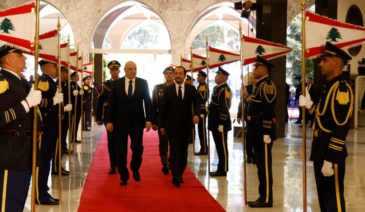Video: Υποδέχθηκαν με στρατιωτικές τιμές τον ΠτΔ στον Λίβανο