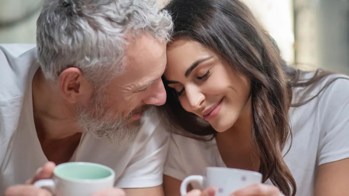 Ζούμε περισσότερο με σύντροφο μεγαλύτερο ή μικρότερο; Η επιστήμη απαντά