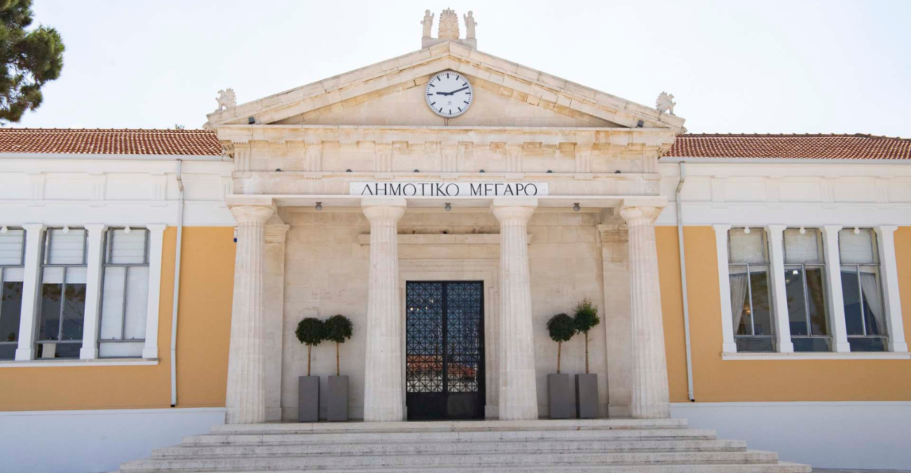 Δημοτικό Μέγαρο Πάφου: Μπαίνεις δήμαρχος, βγαίνεις κρατούμενος;