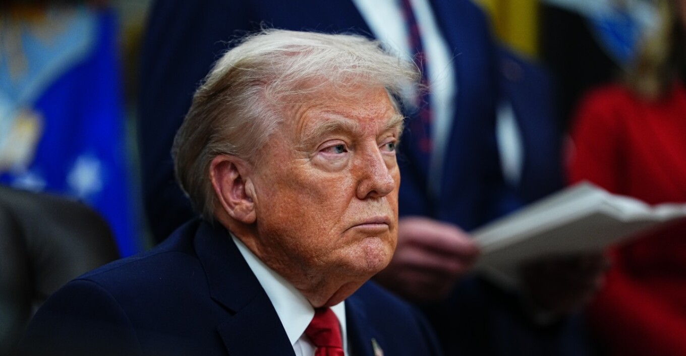 &Tau;&rho;&alpha;&mu;&pi;: &Omicron; &Pi;&omicron;ύ&tau;&iota;&nu; &tau;ή&rho;&eta;&sigma;&epsilon; &tau;&eta;&nu; &upsilon;&pi;ό&sigma;&chi;&epsilon;&sigma;ή &tau;&omicron;&upsilon;, &delta;&epsilon;&nu; &beta;&omicron;&mu;&beta;ά&rho;&delta;&iota;&sigma;&epsilon; &gamma;&iota;&alpha; &mu;&iota;&alpha; &epsilon;&beta;&delta;&omicron;&mu;ά&delta;&alpha; &tau;&eta;&nu; &Omicron;&upsilon;&kappa;&rho;&alpha;&nu;ί&alpha;