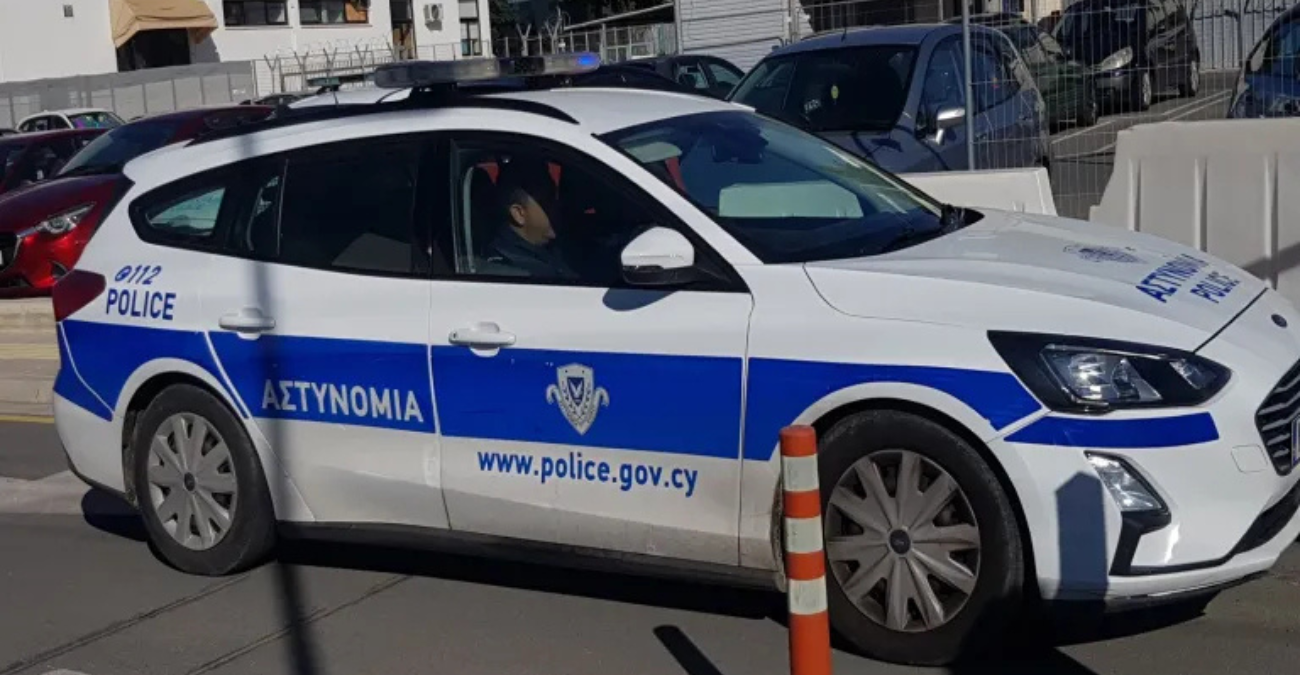 Χειροπέδες σε δύο γυναίκες – Έκλεψαν αυτοκίνητο ενοικιάσεως και βαλίτσα με χιλιάδες ευρώ