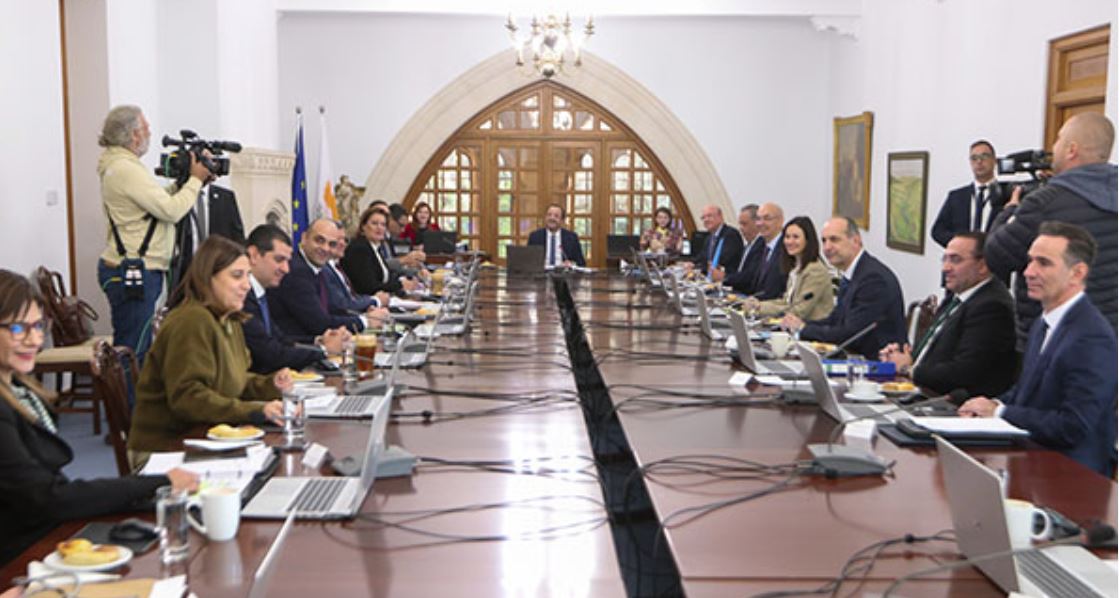 Ολοκληρώθηκε η σύσκεψη στο Προεδρικό για τις πυρκαγιές