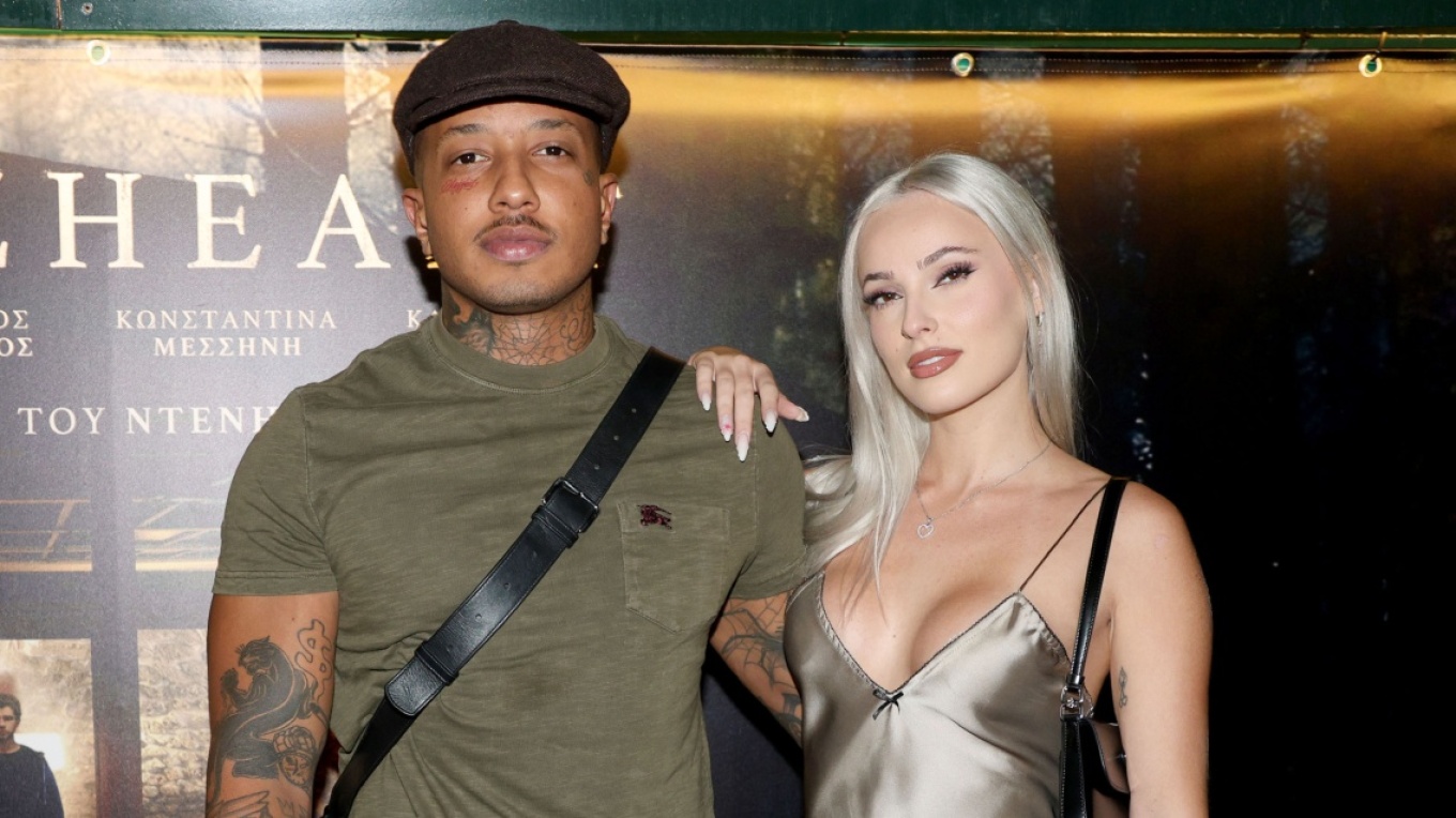 &Omicron; Light &phi;&omega;&tau;&omicron;&gamma;&rho;&alpha;&phi;ί&zeta;&epsilon;&tau;&alpha;&iota; &mu;&epsilon; &tau;&eta; &sigma;ύ&zeta;&upsilon;&gamma;ό &tau;&omicron;&upsilon; &kappa;&alpha;&iota; &tau;&omicron;&nu; &gamma;&iota;&omicron; &tau;&omicron;&upsilon;&sigmaf;