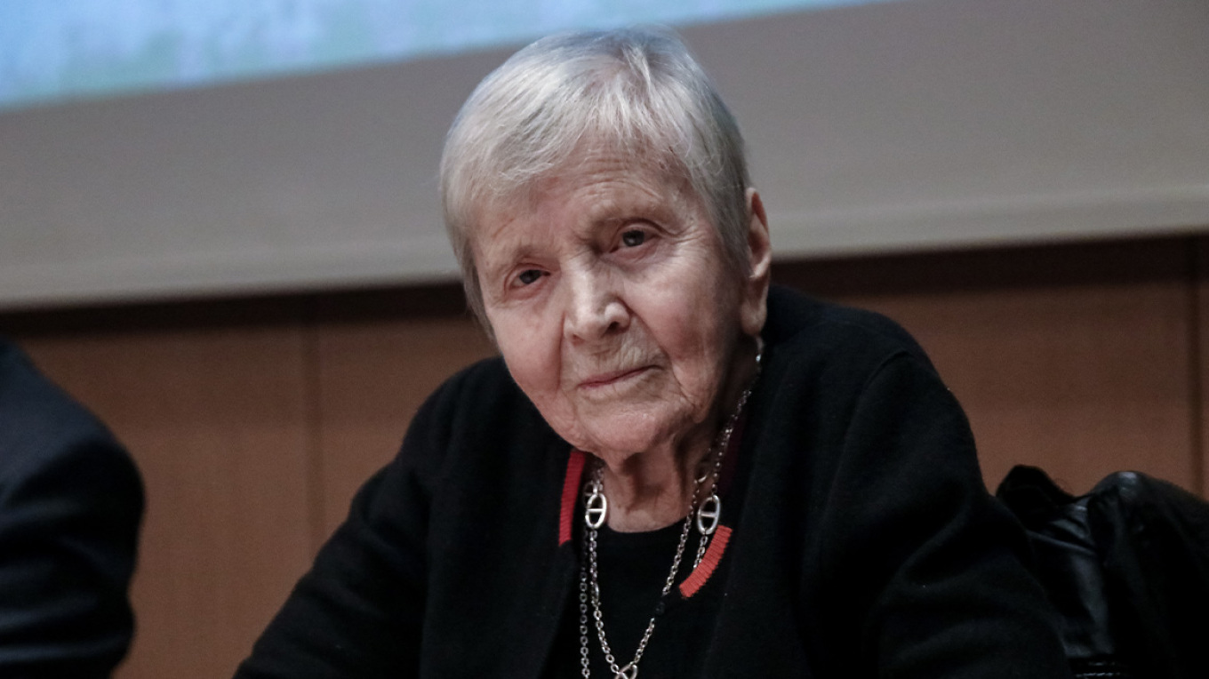 &Pi;έ&theta;&alpha;&nu;&epsilon; &eta; &sigma;&pi;&omicron;&upsilon;&delta;&alpha;ί&alpha; &beta;&upsilon;&zeta;&alpha;&nu;&tau;&iota;&nu;&omicron;&lambda;ό&gamma;&omicron;&sigmaf; &Epsilon;&lambda;έ&nu;&eta; &Gamma;&lambda;ύ&kappa;&alpha;&tau;&zeta;&eta;-&Alpha;&rho;&beta;&epsilon;&lambda;έ&rho; &sigma;&epsilon; &eta;&lambda;&iota;&kappa;ί&alpha; 99 &epsilon;&tau;ώ&nu;