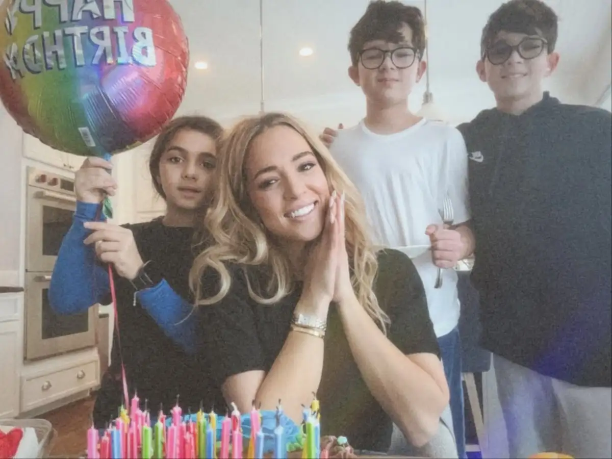 &Kappa;&alpha;&lambda;&omicron;&mu;&omicron;ί&rho;&alpha;: &Omicron;&iota; &phi;&omega;&tau;&omicron;&gamma;&rho;&alpha;&phi;ί&epsilon;&sigmaf; &gamma;&epsilon;&nu;&epsilon;&theta;&lambda;ί&omega;&nu; &mu;&epsilon; &tau;&alpha; &pi;&alpha;&iota;&delta;&iota;ά &tau;&eta;&sigmaf; &kappa;&alpha;&iota; &tau;&omicron; &mu;ή&nu;&upsilon;&mu;&alpha; - &Eta; &epsilon;&xi;&omicron;&mu;&omicron;&lambda;ό&gamma;&eta;&sigma;&eta; &gamma;&iota;&alpha; &tau;&eta;&nu; &sigma;&kappa;&omicron;&tau;&epsilon;&iota;&nu;ή &pi;&epsilon;&rho;ί&omicron;&delta;&omicron;