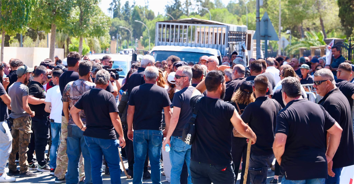 &Nu;&epsilon;&omicron;&phi;ύ&tau;&omicron;&upsilon;: &Pi;&epsilon;&rho;&iota;&gamma;&rho;ά&phi;&epsilon;&iota; &tau;&iota;&sigmaf; &epsilon;&phi;&iota;&alpha;&lambda;&tau;&iota;&kappa;έ&sigmaf; &sigma;&tau;&iota;&gamma;&mu;έ&sigmaf; - &laquo;&Delta;ύ&omicron; &mu;&omicron;&tau;&omicron;&sigma;&iota;&kappa;&lambda;έ&tau;&epsilon;&sigmaf; &mu;&epsilon; &tau;&rho;&epsilon;&iota;&sigmaf; &epsilon;&pi;&iota;&beta;&alpha;ί&nu;&omicron;&nu;&tau;&epsilon;&sigmaf; &alpha;&nu;έ&kappa;&omicron;&psi;&alpha;&nu; &tau;&eta;&nu; &pi;&omicron;&rho;&epsilon;ί&alpha; &mu;&omicron;&upsilon;&raquo;