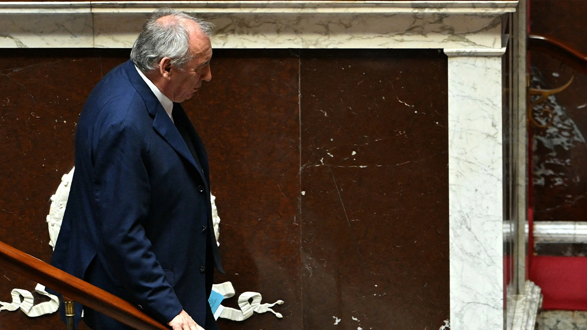 Έχασε την ψήφο εμπιστοσύνης με 364 κατά, έναντι 194 υπέρ Έχασε την ψήφο εμπιστοσύνης με 364 κατά, έναντι 194 υπέρ