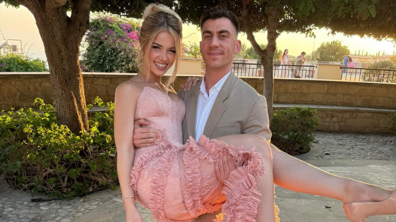 &Pi;&alpha;&nu;&tau;&rho;&epsilon;ύ&omicron;&nu;&tau;&alpha;&iota; &Phi;&epsilon;&iota;&delta;ί&alpha;&sigmaf; &Pi;&alpha;&nu;&alpha;&gamma;&iota;ώ&tau;&omicron;&upsilon; &kappa;&alpha;&iota; &Sigma;&tau;&upsilon;&lambda;&iota;ά&nu;&alpha; &Alpha;&beta;&epsilon;&rho;&kappa;ί&omicron;&upsilon; - T&omicron; &pi;&rho;&omicron;&sigma;&kappa;&lambda;&eta;&tau;ή&rho;&iota;&omicron; &tau;&omicron;&upsilon; &gamma;ά&mu;&omicron;&upsilon;, &zeta;&eta;&tau;&omicron;ύ&nu; &nu;&tau;ύ&sigma;&iota;&mu;&omicron; &mu;&epsilon;... Bridgerton vibes