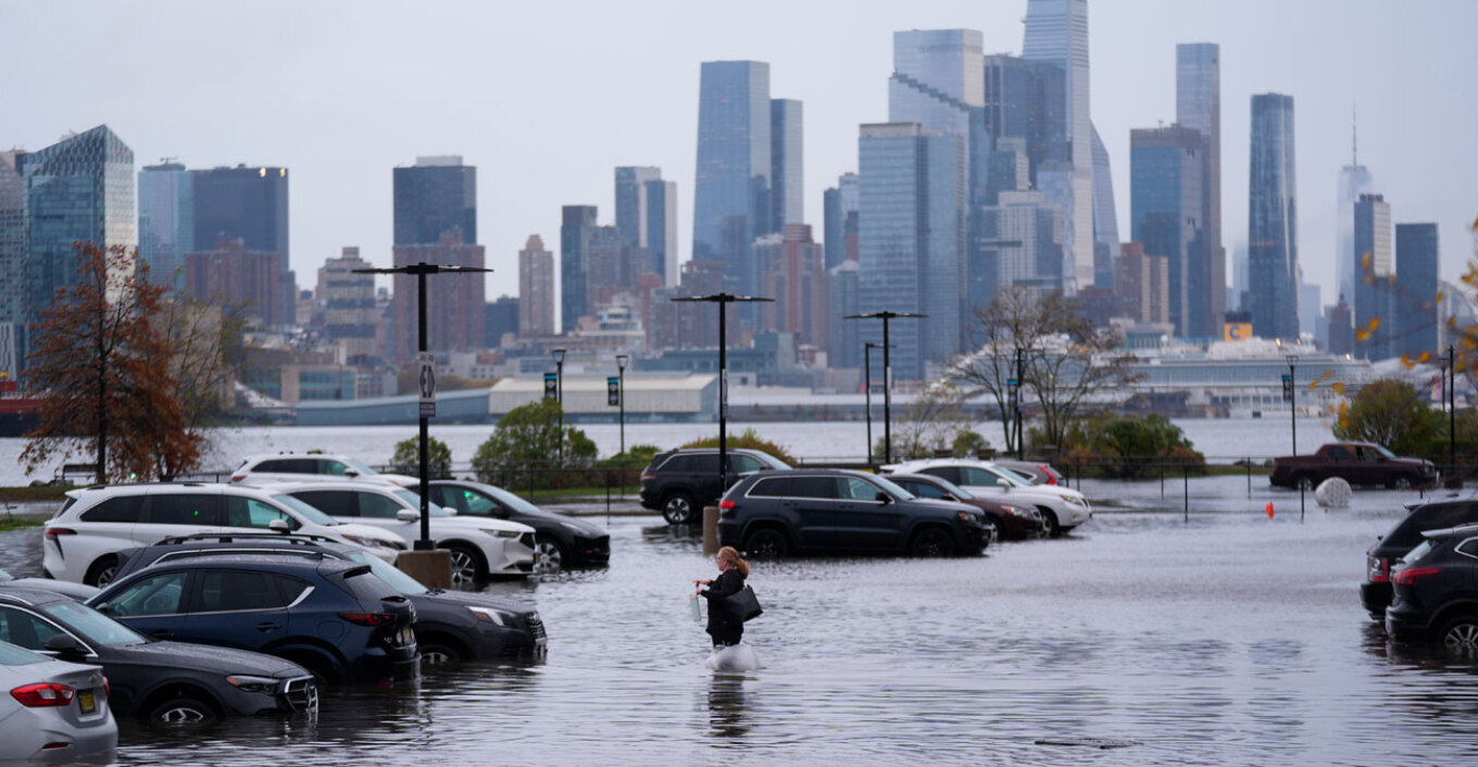 Η Νέα Υόρκη «πνίγηκε» από τη βροχή – Δύο νεκροί, προβλήματα στις πτήσεις, προειδοποιήσεις για πλημμύρες Η Νέα Υόρκη «πνίγηκε» από τη βροχή – Δύο νεκροί, προβλήματα στις πτήσεις, προειδοποιήσεις για πλημμύρες