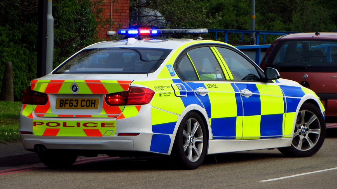 &Delta;ύ&omicron; &mu;&alpha;&theta;&eta;&tau;έ&sigmaf; &tau;&rho;&alpha;&upsilon;&mu;&alpha;&tau;ί&sigma;&tau;&eta;&kappa;&alpha;&nu; &mu;&epsilon;&tau;ά &alpha;&pi;ό &epsilon;&pi;ί&theta;&epsilon;&sigma;&eta; &mu;&epsilon; &mu;&alpha;&chi;&alpha;ί&rho;&iota; &sigma;&epsilon; &sigma;&chi;&omicron;&lambda;&epsilon;ί&omicron; &tau;&omicron;&upsilon; &Lambda;&omicron;&nu;&delta;ί&nu;&omicron;&upsilon;