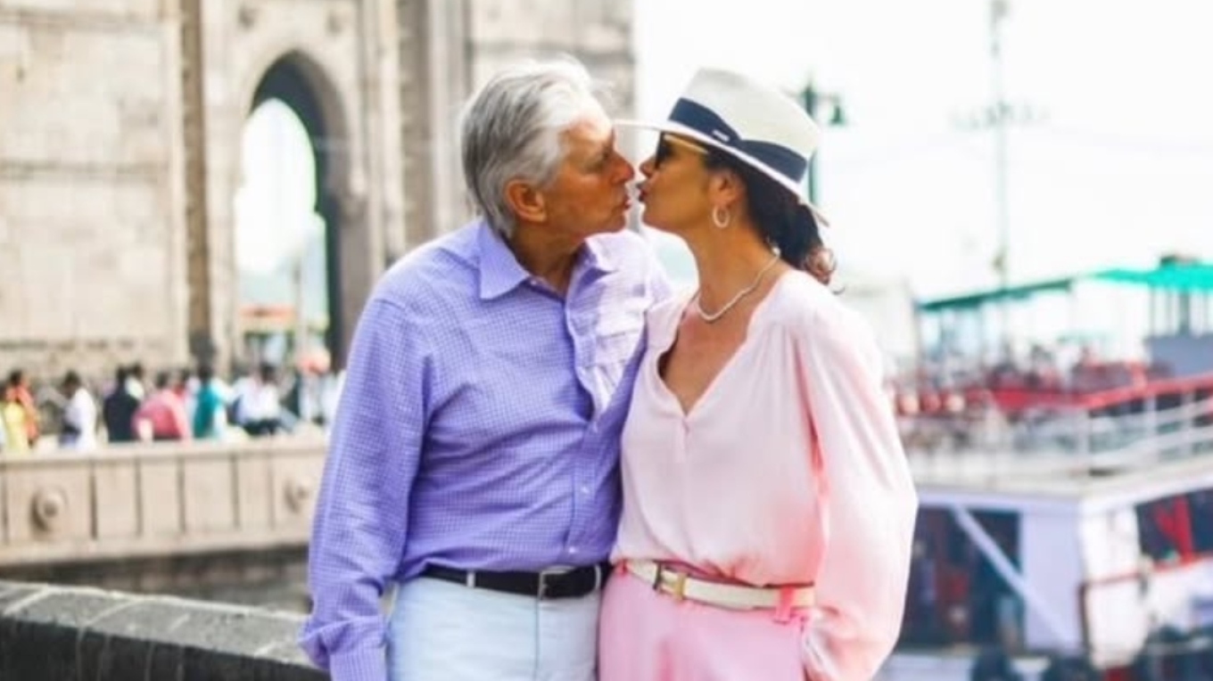 &Eta; &Kappa;ά&theta;&rho;&iota;&nu; &Zeta;έ&tau;&alpha; &Tau;&zeta;ό&omicron;&upsilon;&nu;&sigmaf; &delta;&eta;&mu;&omicron;&sigma;ί&epsilon;&upsilon;&sigma;&epsilon; &phi;&omega;&tau;&omicron;&gamma;&rho;&alpha;&phi;ί&epsilon;&sigmaf; &alpha;&pi;ό &tau;&alpha; &tau;&alpha;&xi;ί&delta;&iota;&alpha; &tau;&eta;&sigmaf; &mu;&epsilon; &tau;&omicron;&nu; &Mu;ά&iota;&kappa;&lambda; &Nu;&tau;ά&gamma;&kappa;&lambda;&alpha;&sigmaf; &gamma;&iota;&alpha; &tau;&eta;&nu; &Eta;&mu;έ&rho;&alpha; &tau;&omicron;&upsilon; &Alpha;&gamma;ί&omicron;&upsilon; &Beta;&alpha;&lambda;&epsilon;&nu;&tau;ί&nu;&omicron;&upsilon;