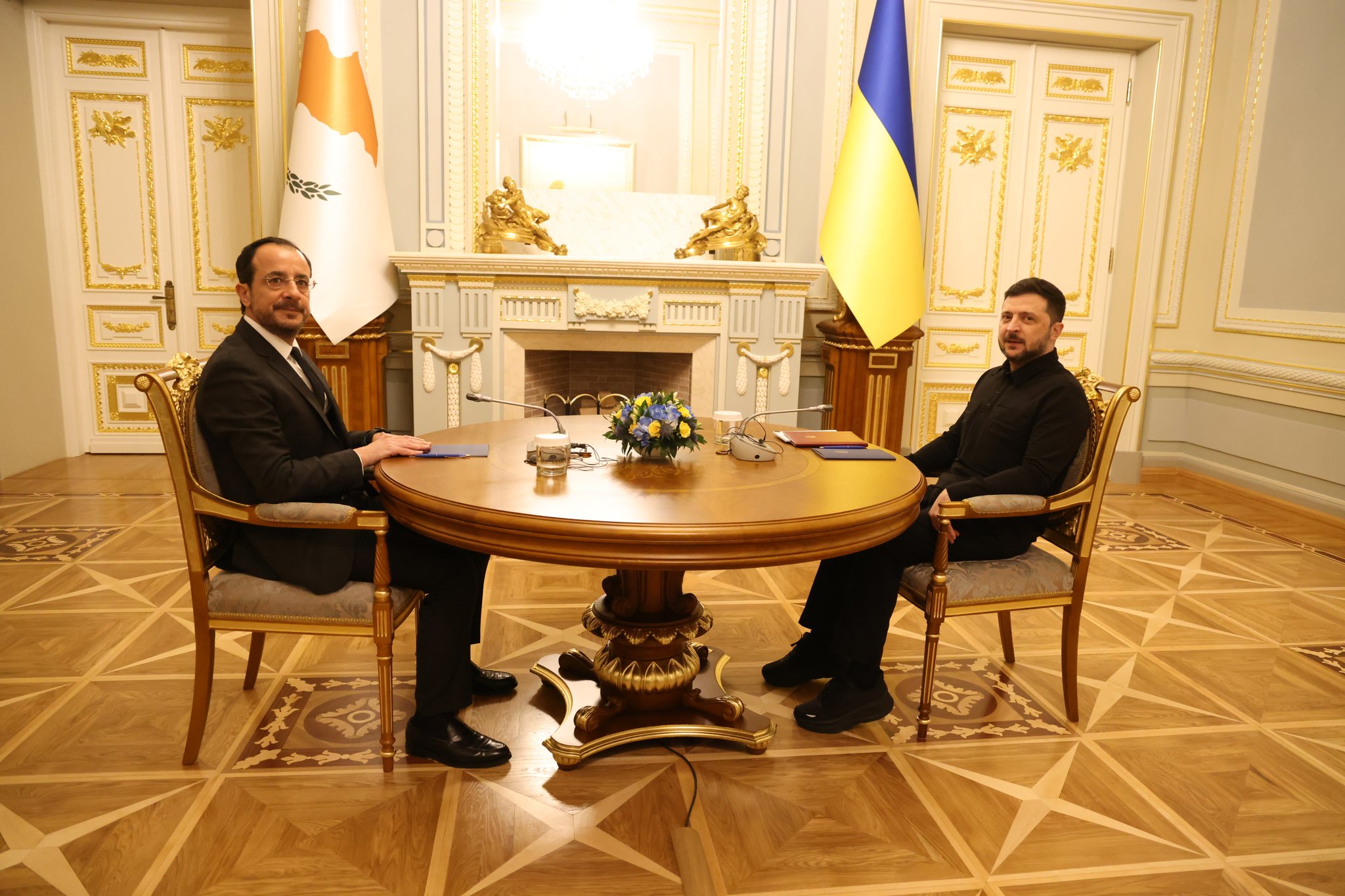 Σε εξέλιξη οι διευρυμένες συνομιλίες στο Κίεβο