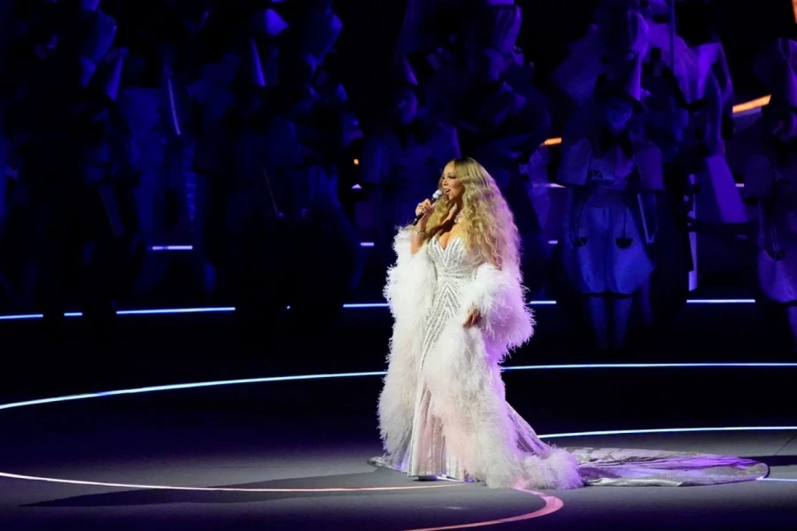 Mariah Carey: &laquo;&Chi;ά&rho;&iota;&sigma;&epsilon;&raquo; &lambda;ά&mu;&psi;&eta; &sigma;&tau;&omicron;&upsilon;&sigmaf; &Chi;&epsilon;&iota;&mu;&epsilon;&rho;&iota;&nu;&omicron;ύ&sigmaf; &Omicron;&lambda;&upsilon;&mu;&pi;&iota;&alpha;&kappa;&omicron;ύ&sigmaf; &Alpha;&gamma;ώ&nu;&epsilon;&sigmaf; &phi;&omicron;&rho;ώ&nu;&tau;&alpha;&sigmaf; &delta;&iota;&alpha;&mu;ά&nu;&tau;&iota;&alpha;, &alpha;&xi;ί&alpha;&sigmaf; 15 &epsilon;&kappa;&alpha;&tau;. &delta;&omicron;&lambda;&alpha;&rho;ί&omega;&nu; - &Beta;ί&nu;&tau;&epsilon;&omicron;