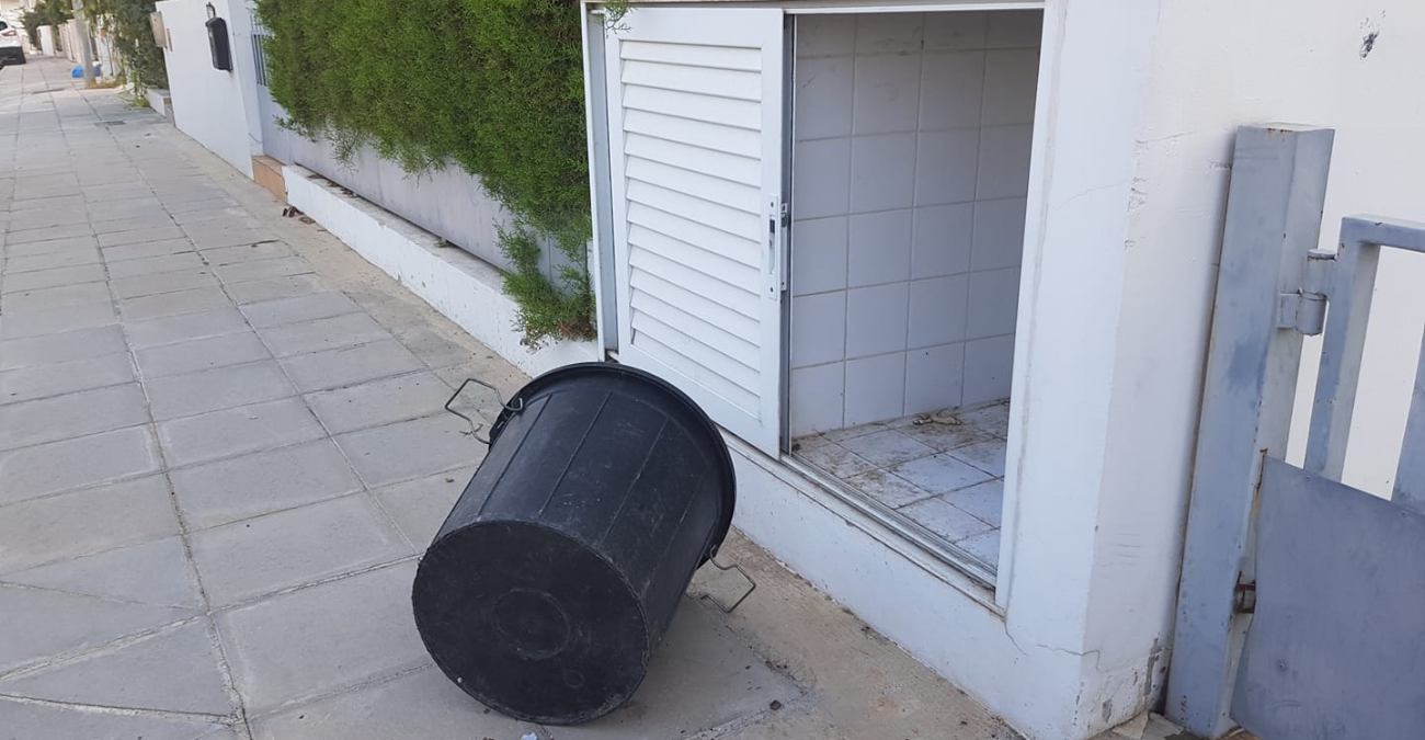 Το νέο παράδοξο της Κύπρου: Κλέβουν ακόμα και τις πόρτες από σκυβαλαποθήκες