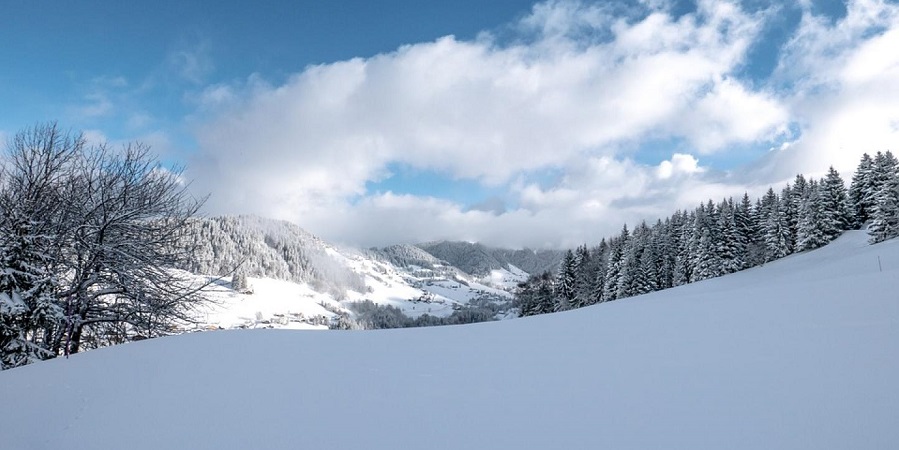 &Sigma;&upsilon;&nu;&nu;&epsilon;&phi;&iota;&alpha;&sigma;&mu;έ&nu;&omicron;&sigmaf; &mu;&epsilon; &beta;&rho;&omicron;&chi;έ&sigmaf;, &kappa;&alpha;&tau;&alpha;&iota;&gamma;ί&delta;&epsilon;&sigmaf;, &tau;&sigma;&omicron;&upsilon;&chi;&tau;&epsilon;&rho;ό &kappa;&rho;ύ&omicron; &kappa;&alpha;&iota; &chi;&iota;ό&nu;&iota;&alpha; &omicron; &kappa;&alpha;&iota;&rho;ό&sigmaf; &mu;έ&chi;&rho;&iota; &tau;&omicron; &Sigma;&alpha;&beta;&beta;&alpha;&tau;&omicron;&kappa;ύ&rho;&iota;&alpha;&kappa;&omicron; - &Sigma;&tau;&alpha; 23 &epsilon;&kappa;&alpha;&tau;&omicron;&sigma;&tau;ά &tau;&omicron; ύ&psi;&omicron;&sigmaf; &tau;&omicron;&upsilon; &chi;&iota;&omicron;&nu;&iota;&omicron;ύ