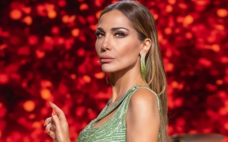 &Delta;έ&sigma;&pi;&omicron;&iota;&nu;&alpha; &Beta;&alpha;&nu;&delta;ή: &laquo;&Lambda;ύ&gamma;&iota;&sigma;&epsilon;&raquo; &mu;&pi;&rho;&omicron;&sigma;&tau;ά &sigma;&tau;&omicron; &pi;&iota;ά&tau;&omicron; &kappa;&alpha;&iota; &alpha;&pi;&omicron;&kappa;ά&lambda;&upsilon;&psi;&epsilon; &tau;&omicron; &alpha;&gamma;&alpha;&pi;&eta;&mu;έ&nu;&omicron; &tau;&eta;&sigmaf; junk food!