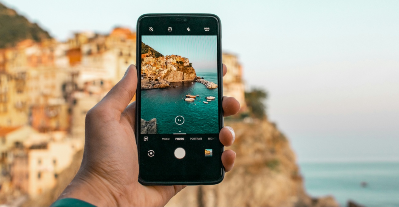 iPhone 17 Pro, Galaxy S26 Ultra ή Pixel 10 Pro; &Pi;&omicron;&iota;&omicron; smartphone &beta;&gamma;ά&zeta;&epsilon;&iota; &tau;&epsilon;&lambda;&iota;&kappa;ά &tau;&eta;&nu; &kappa;&alpha;&lambda;ύ&tau;&epsilon;&rho;&eta; &phi;&omega;&tau;&omicron;&gamma;&rho;&alpha;&phi;ί&alpha;;