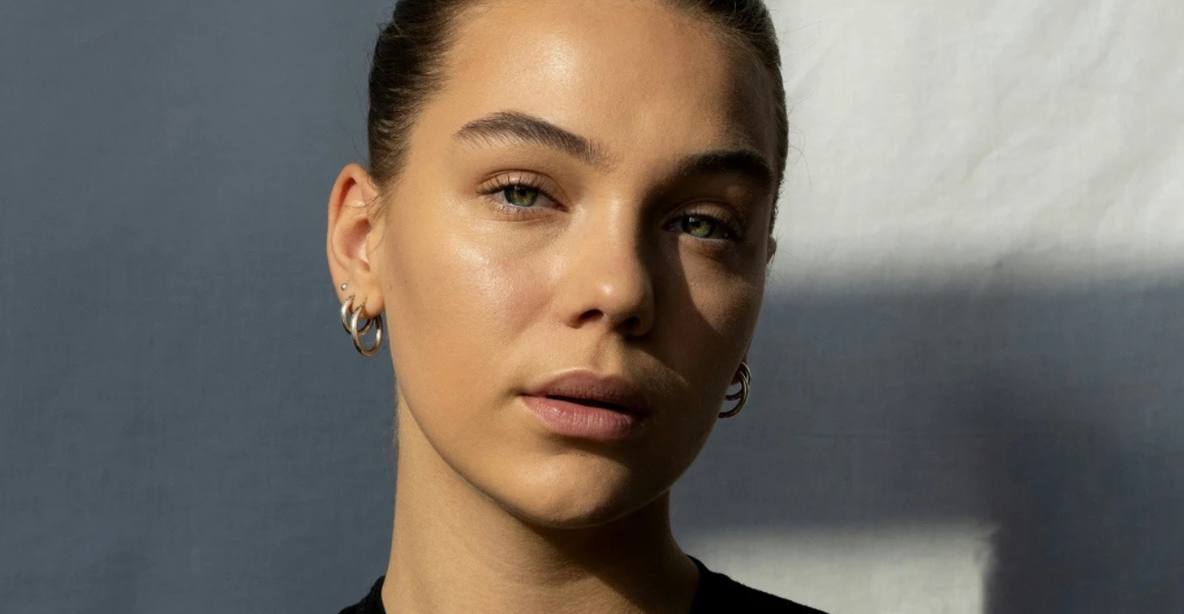 &Pi;&epsilon;&sigmaf; &mu;&omicron;&upsilon; &tau;&omicron; &alpha;&gamma;&alpha;&pi;&eta;&mu;έ&nu;&omicron; &sigma;&omicron;&upsilon; &chi;&rho;ώ&mu;&alpha;, &nu;&alpha; &sigma;&omicron;&upsilon; &pi;&omega; &pi;ό&sigma;&omicron; &upsilon;&psi;&eta;&lambda;ό EQ έ&chi;&epsilon;&iota;&sigmaf;: &Tau;&alpha; 3 &chi;&rho;ώ&mu;&alpha;&tau;&alpha; &pi;&omicron;&upsilon; &laquo;&pi;&rho;&omicron;&delta;ί&delta;&omicron;&upsilon;&nu;&raquo; έ&nu;&alpha;&nu; &sigma;&upsilon;&nu;&alpha;&iota;&sigma;&theta;&eta;&mu;&alpha;&tau;&iota;&kappa;ά &pi;&alpha;&nu;έ&xi;&upsilon;&pi;&nu;&omicron; ά&nu;&theta;&rho;&omega;&pi;&omicron;