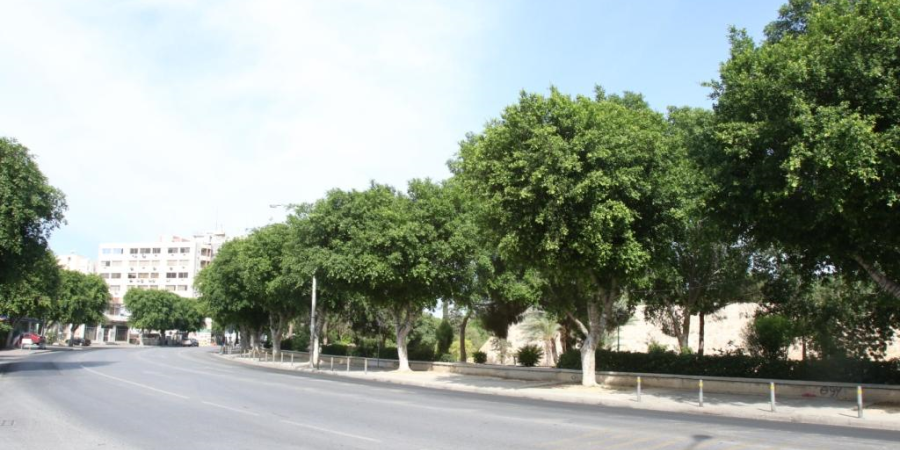 «Βιώσιμη κινητικότητα»… στην Κύπρο: Πάρκαρε την καρότσα του στο πεζοδρόμιο εδώ και δύο χρόνια - Δείτε φωτογραφία