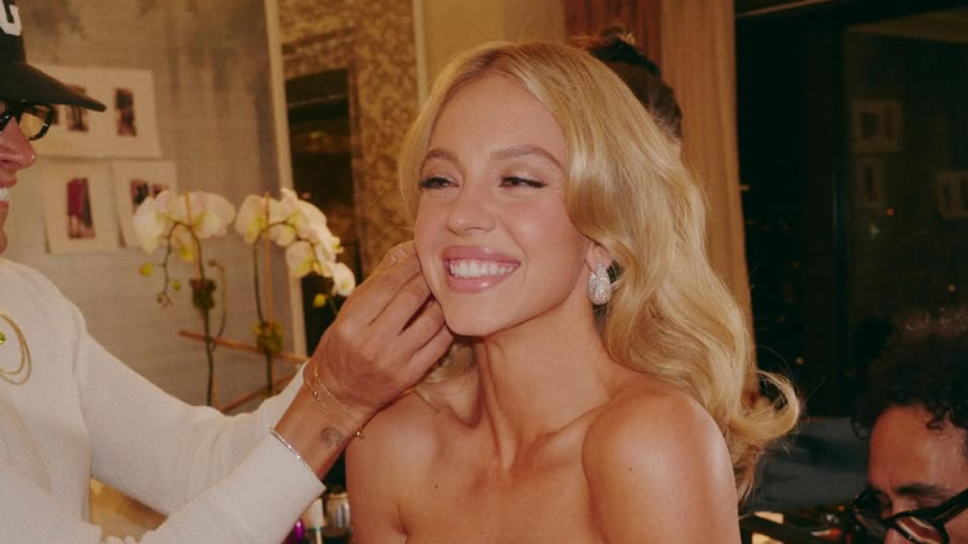 Η Σίντνεϊ Σουίνι δημοσίευσε αποκαλυπτική φωτογραφία χωρίς σουτιέν