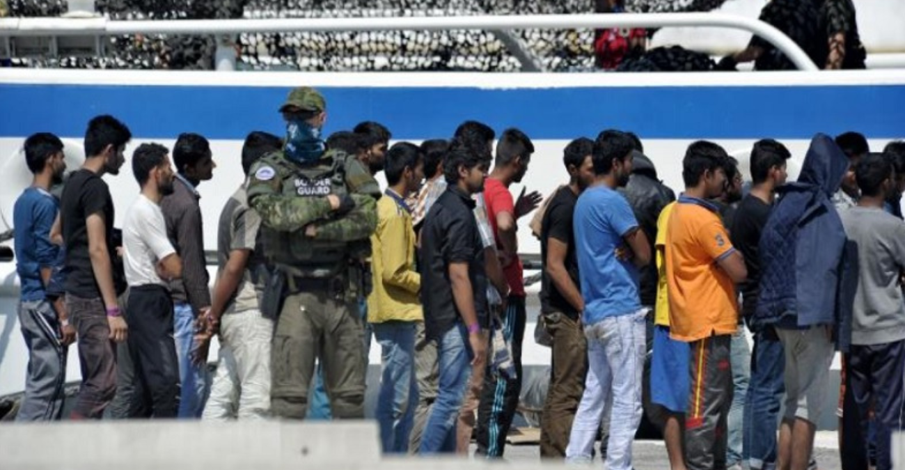 &Alpha;&pi;ό&phi;&alpha;&sigma;&eta;-&kappa;&lambda;&epsilon;&iota;&delta;ί &gamma;&iota;&alpha; &tau;&omicron; ά&sigma;&upsilon;&lambda;&omicron; &sigma;&tau;&eta;&nu; &Epsilon;&Epsilon;: &Tau;&iota; &sigma;&eta;&mu;&alpha;ί&nu;&epsilon;&iota; &gamma;&iota;&alpha; &tau;&omicron;&upsilon;&sigmaf; &alpha;&iota;&tau;&omicron;ύ&nu;&tau;&epsilon;&sigmaf;