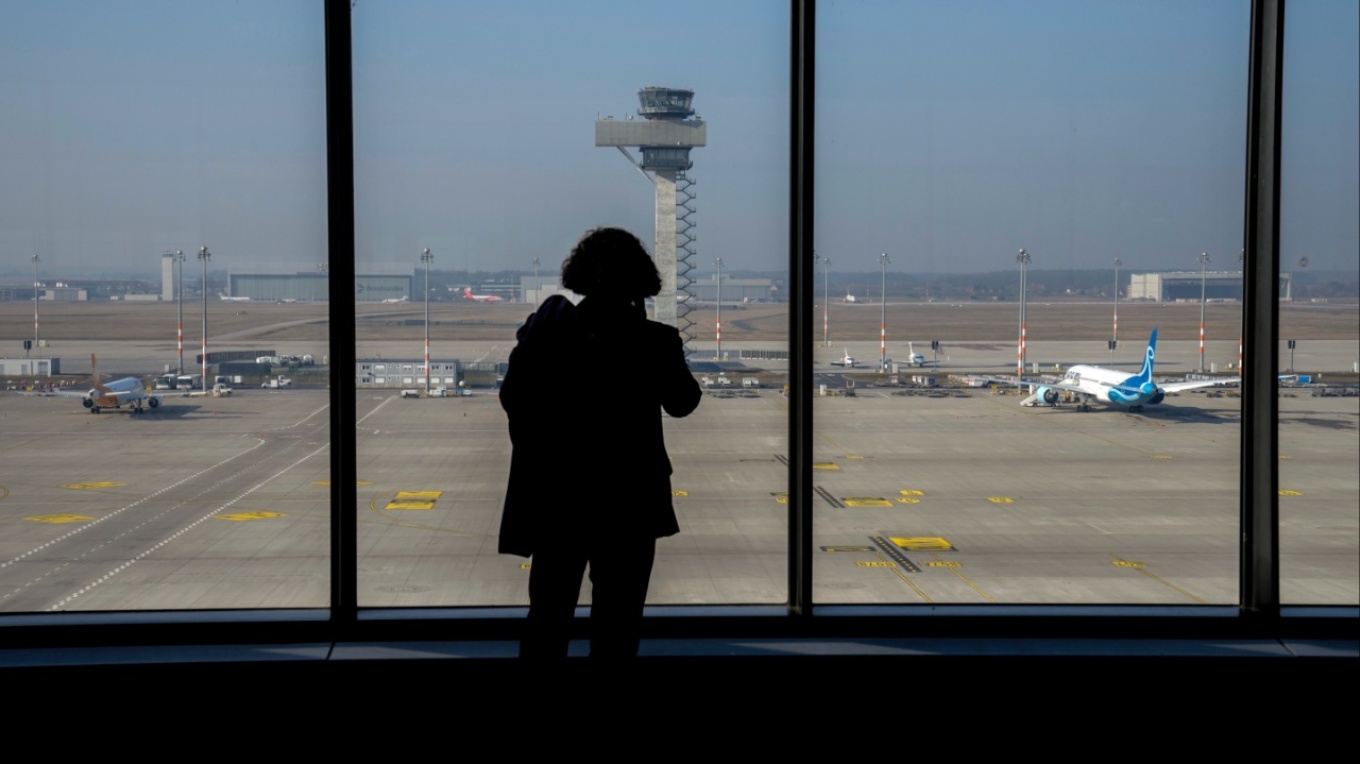 Προβλήματα στις πτήσεις από και προς Βερολίνο λόγω εντοπισμού drone